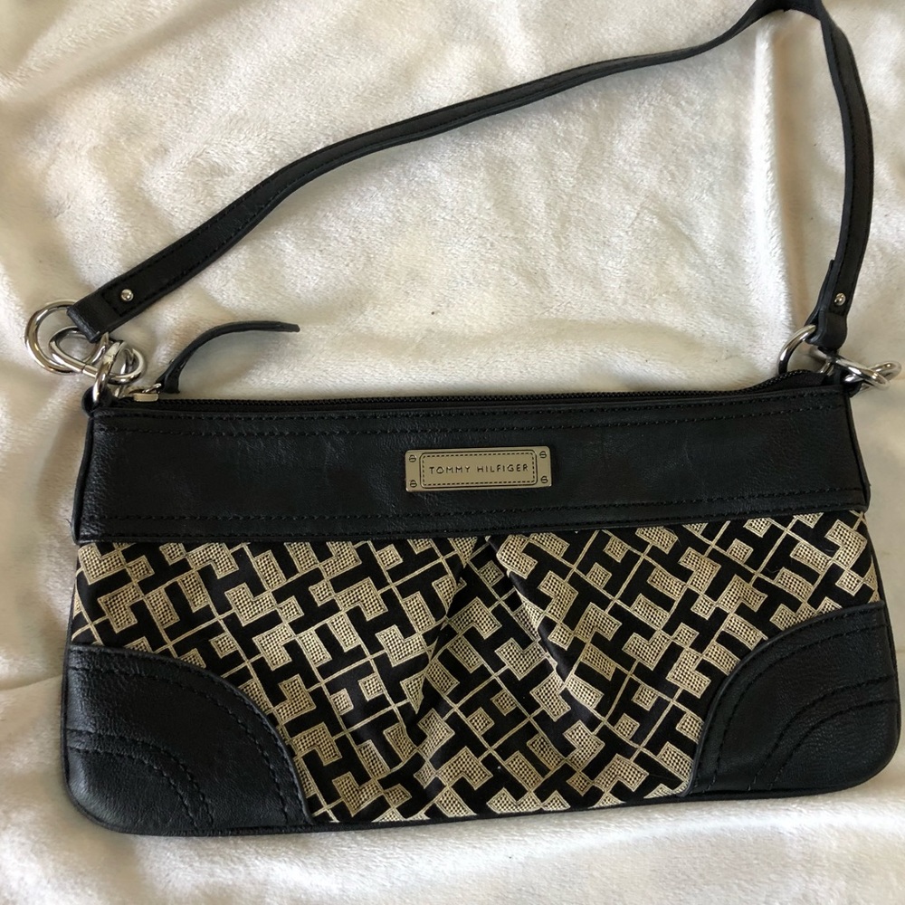 Tommy Hilfiger Clutch Handbag Purse w Signature Logo like new